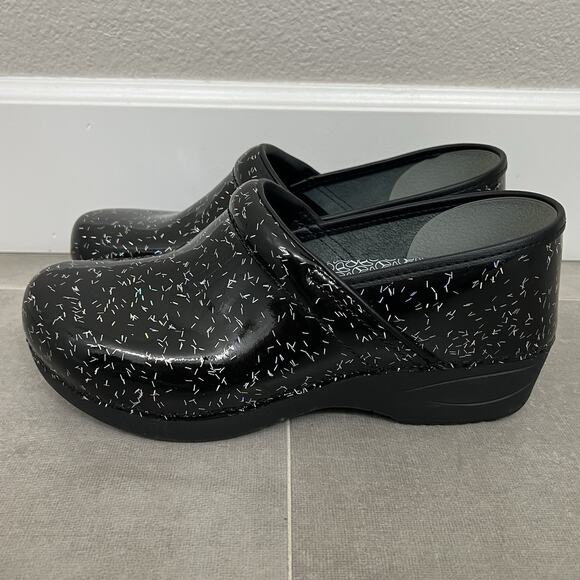 Dansko XP 2.0 Womens 42 Black Patent Leather Slip On Slip Resistant Clogs Shoes - Picture 3 of 6